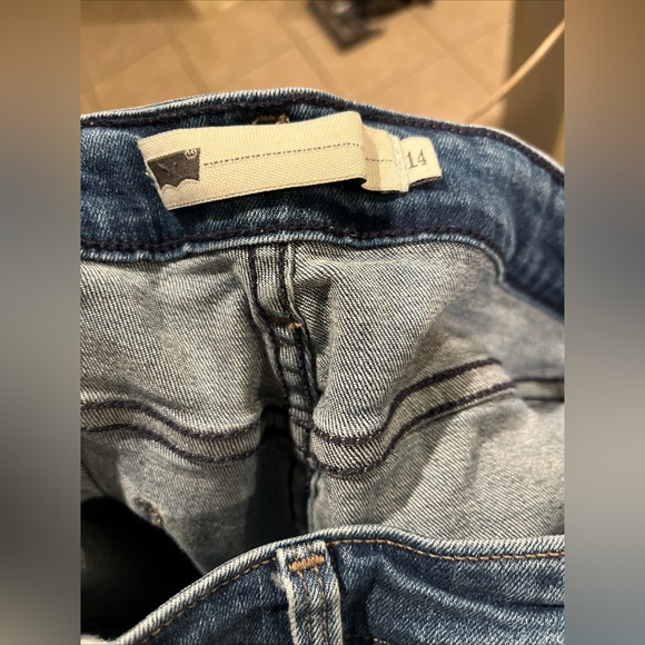 Womens Levis 512 Perfectly Slimming Capris 32x18 Womens Size 14 - Picture 8 of 9